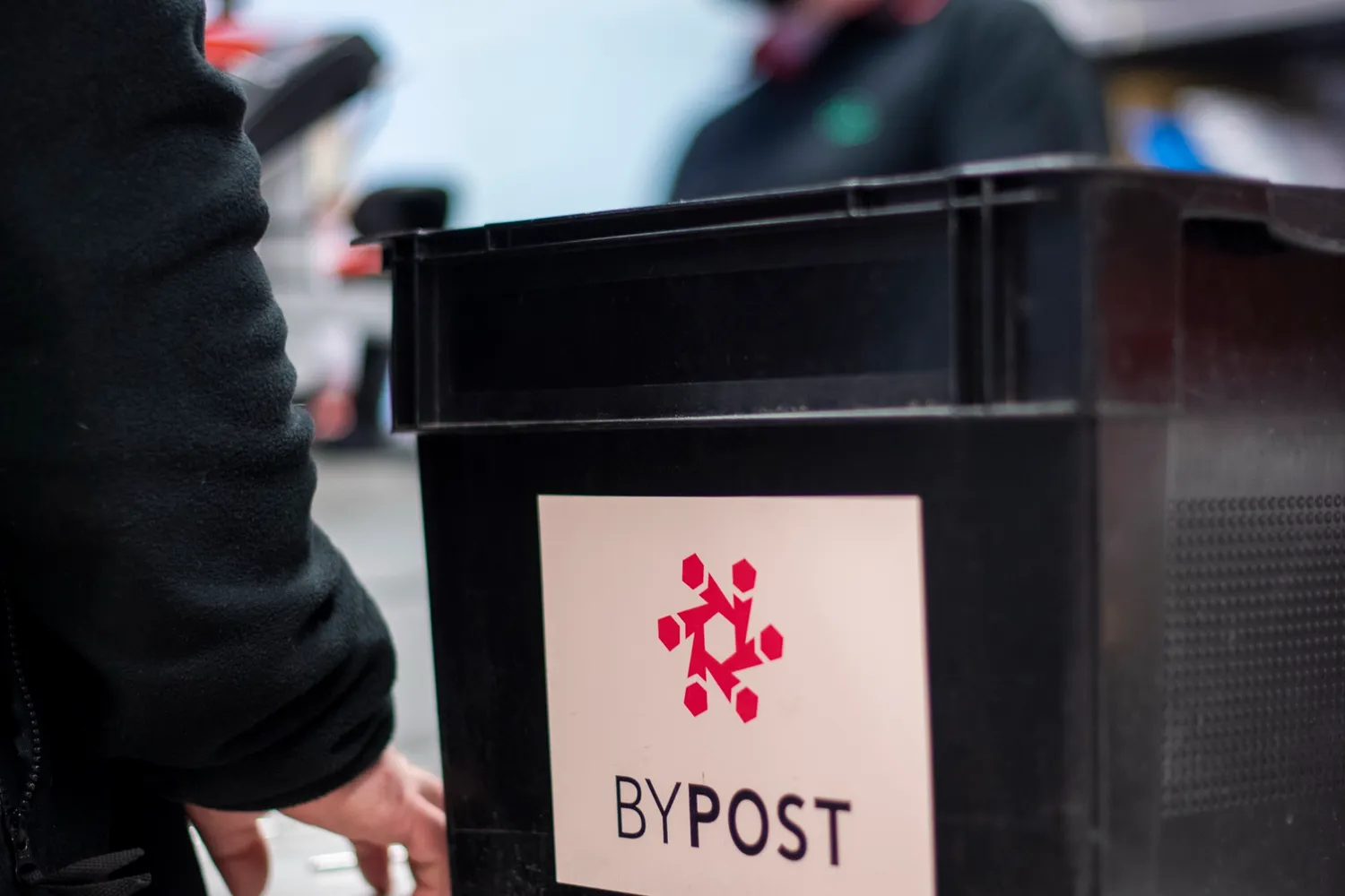 BYPOST-kasse leveres på betjent skranke