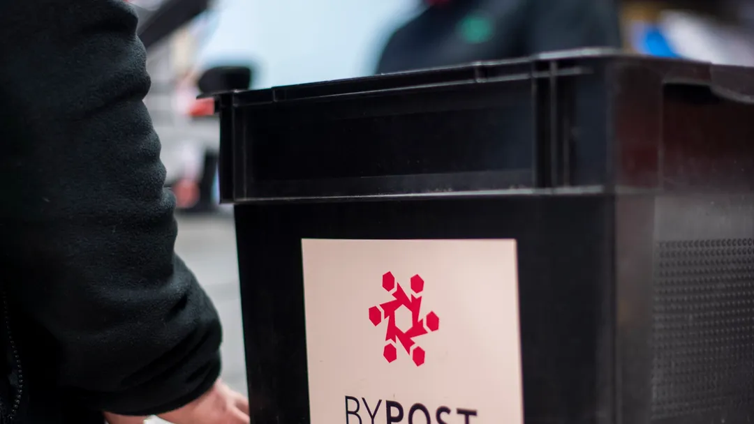 BYPOST-kasse leveres på betjent skranke